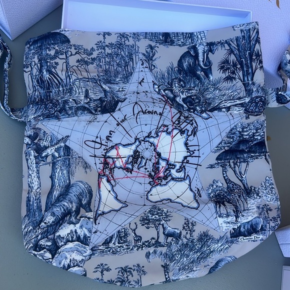 New LIMITED EDITION MISS DIOR Travel Spray & Pouch Set - Picture 3 of 4